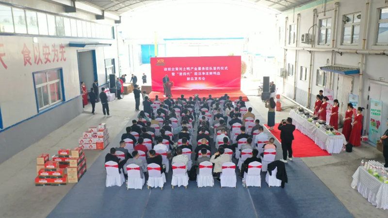 旭瑞集團(tuán)政校企黃河土鴨產(chǎn)業(yè)服務(wù)團(tuán)隊簽約儀式暨“第 四代”超潔凈凍鮮鴨血?新品發(fā)布會圓 滿舉行！